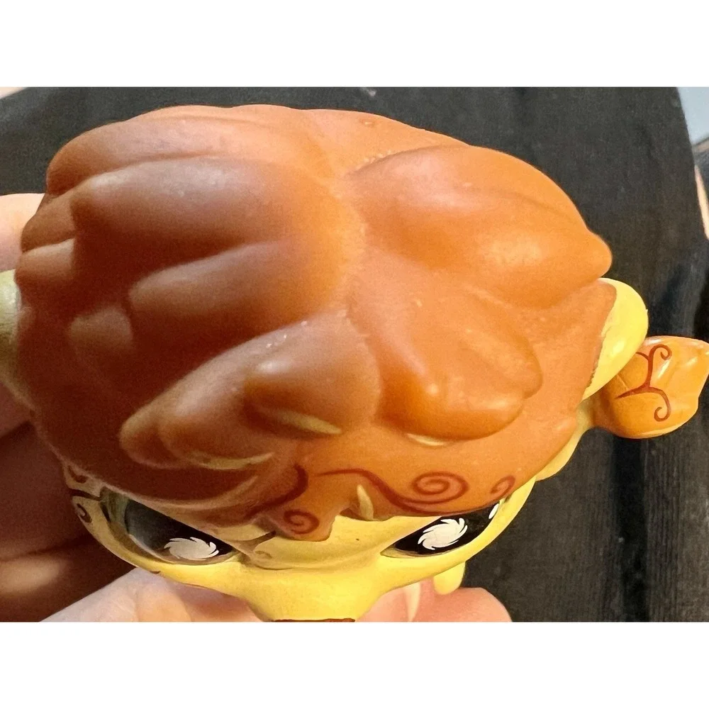 Hasbro Littlest Pet Shop Lion Figure Brown Mane Green Eyes Decorative Swirls Toy